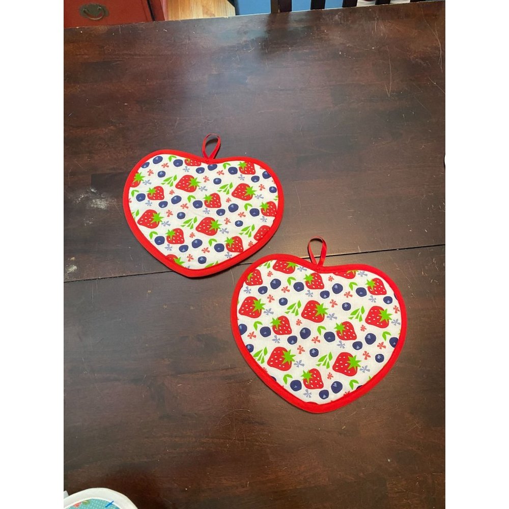 Strawberry and Blueberry Heart Shaped Fabric Oven Mitts 2 Pc SetNever Used Red,
